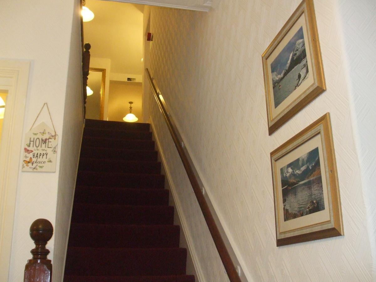 โอ๊คฟิลด์ เฮาส์ เบด แอนด์ เบรกฟาสต์ Bed & Breakfast เบเทส-อี-คอย ภายนอก รูปภาพ