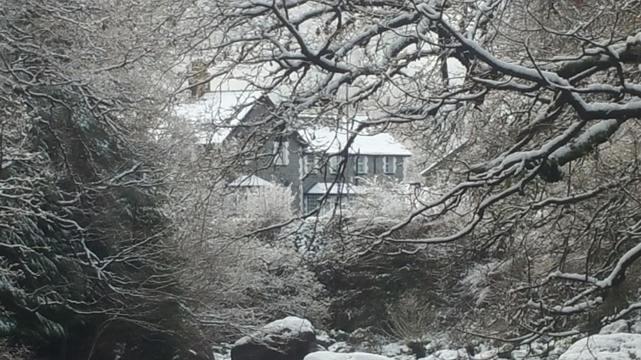 โอ๊คฟิลด์ เฮาส์ เบด แอนด์ เบรกฟาสต์ Bed & Breakfast เบเทส-อี-คอย ภายนอก รูปภาพ